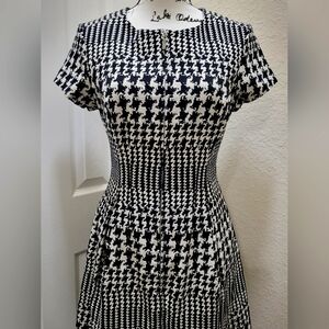 Eliza J•Black & White Houndstooth Dress •Front 2 way Zipper with Pockets• Size 6
